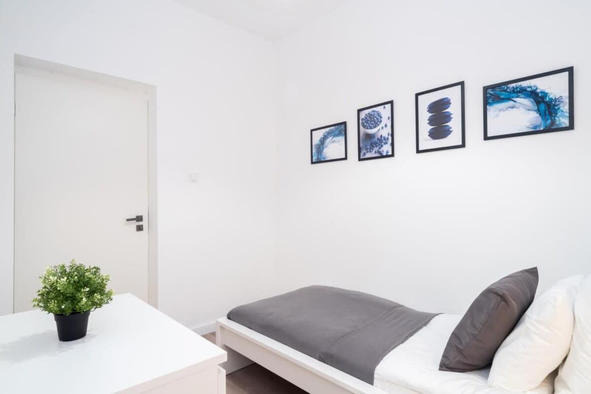 בודפשט Large Apartment At Perfect Central Location מראה חיצוני תמונה