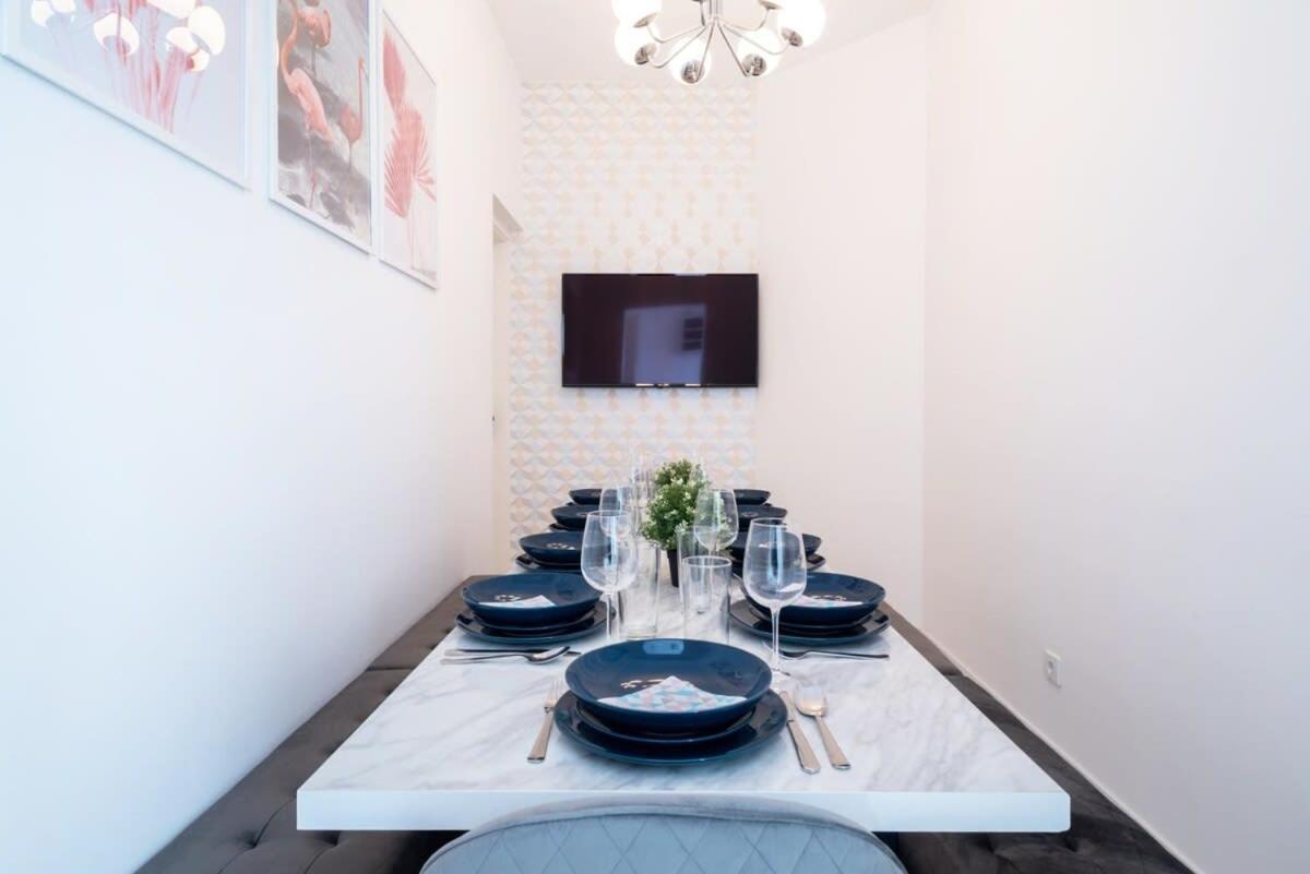 בודפשט Large Apartment At Perfect Central Location מראה חיצוני תמונה