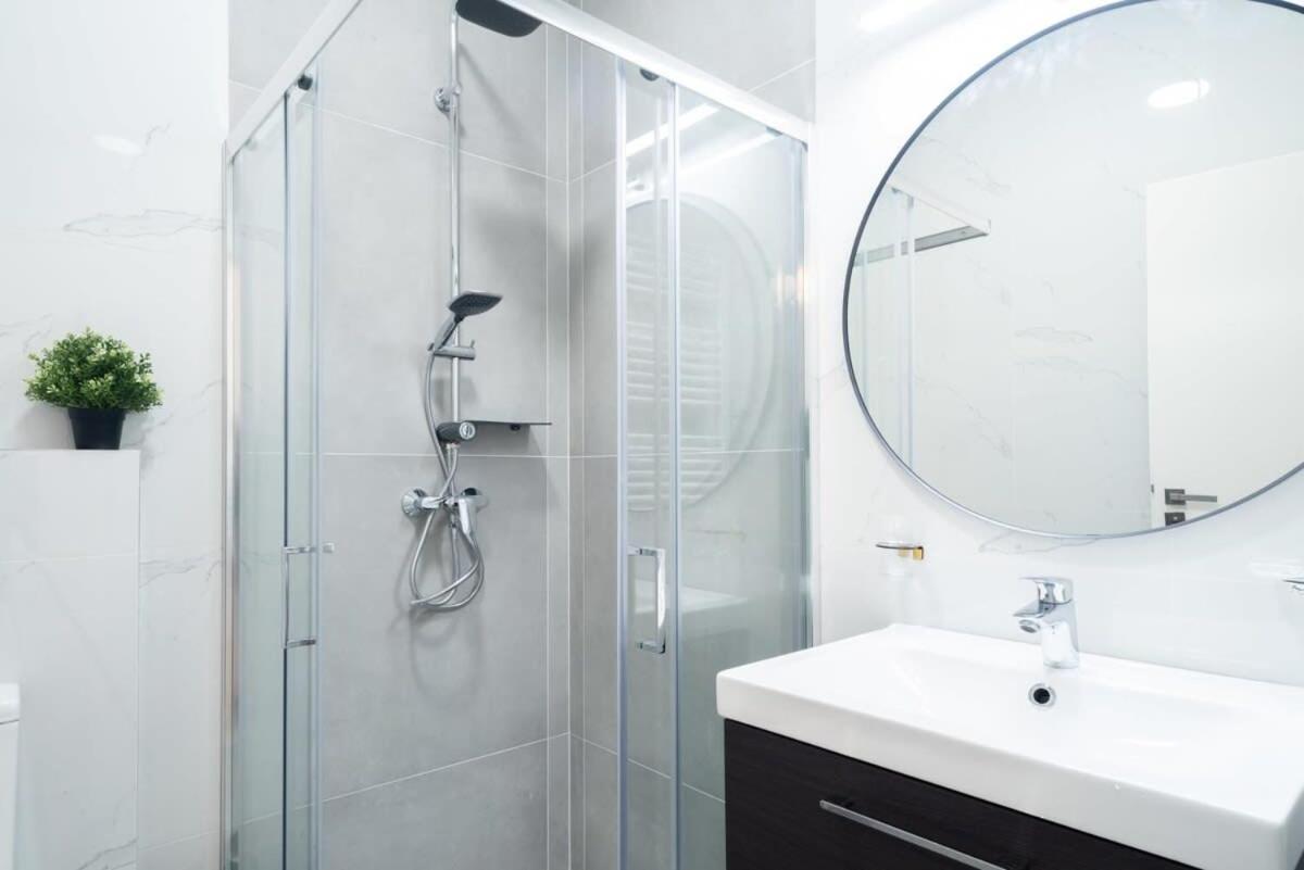 בודפשט Large Apartment At Perfect Central Location מראה חיצוני תמונה